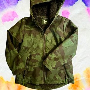 Nice fleece lined boys coat. Gently used. No flaws that I can see.